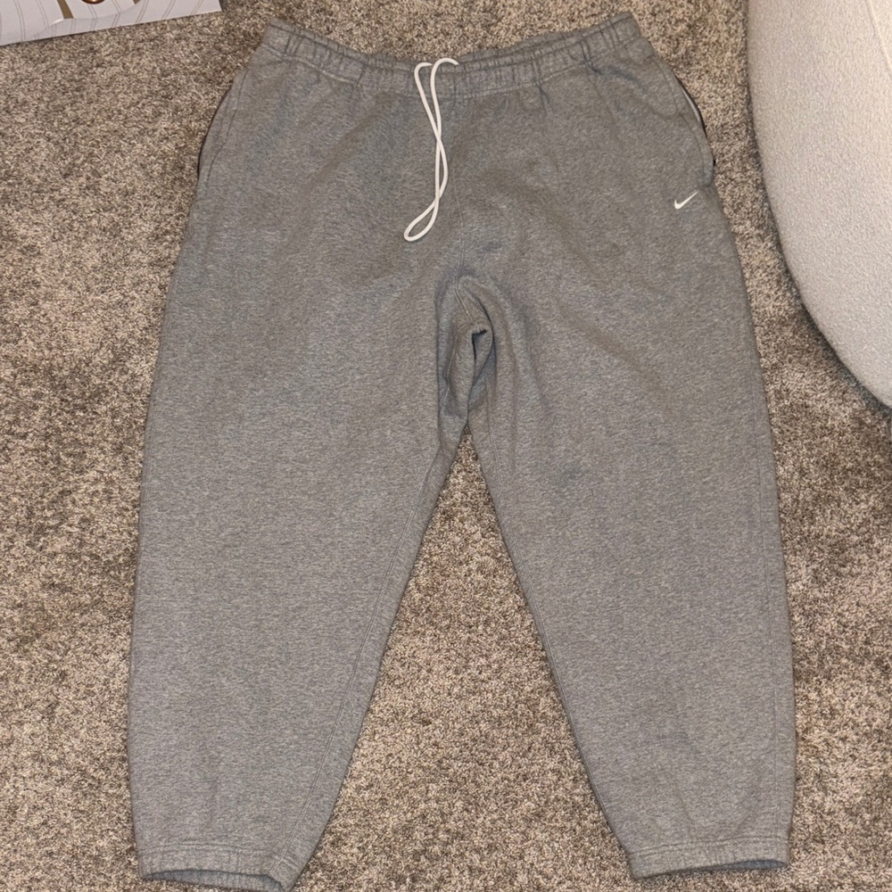 Nike Solo Swoosh sweatpants